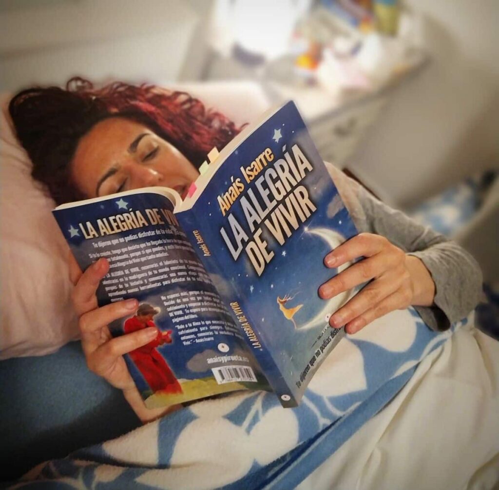 "Es una lectura fresca que te engancha" Esther resalta el estilo fresco y dinámico de la autora Anaís Isarre.